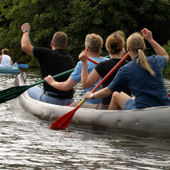 Paddelgruppe auf der Dove Elbe