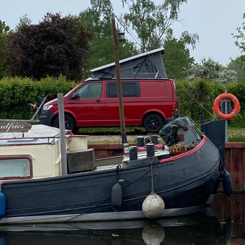 VW Bulli Camper auf der Werft Allerm&ouml;he