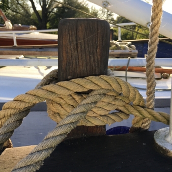 Holzpoller einer Yacht auf der Werft Allermöhe